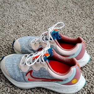 Nike shoes with Aimesole arches. Barely worn size 10.